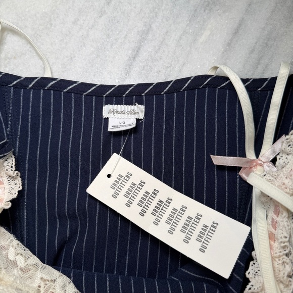 NWT Kimchi Blue Lexi Pinstripe Lace Trim + Bow Detail Cami Urban Outfitters - Picture 9 of 12